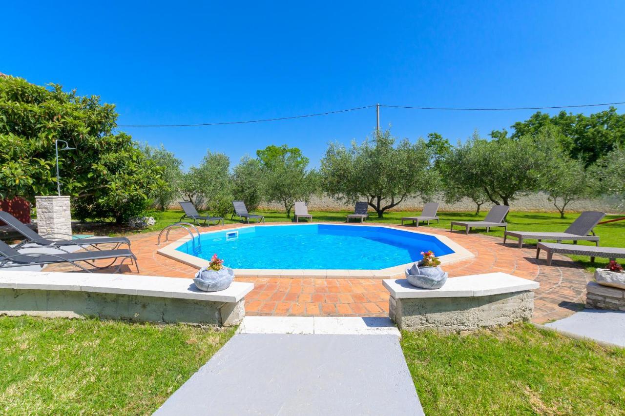 Villa Carla With Private Pool & Kids Playground - Pet Friendly Mutvoran Buitenkant foto