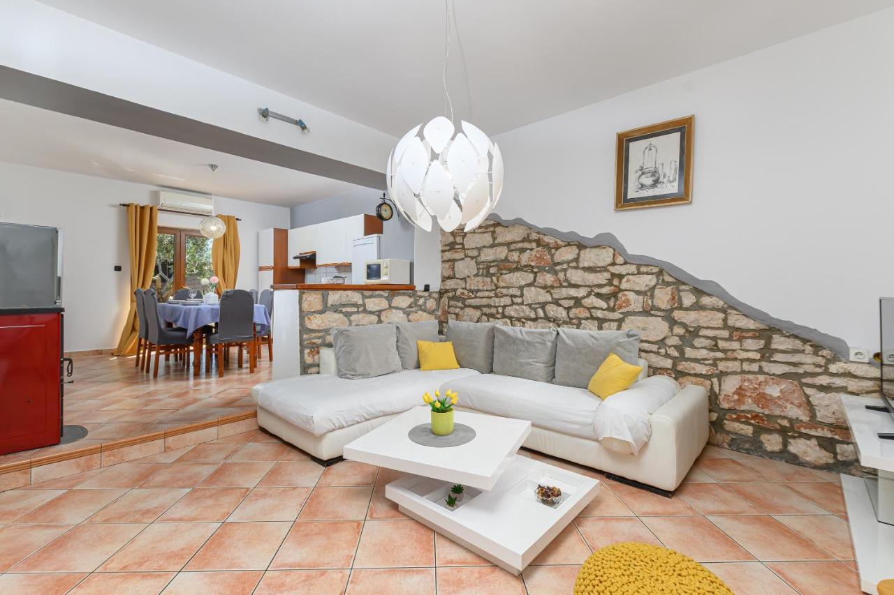 Villa Carla With Private Pool & Kids Playground - Pet Friendly Mutvoran Buitenkant foto