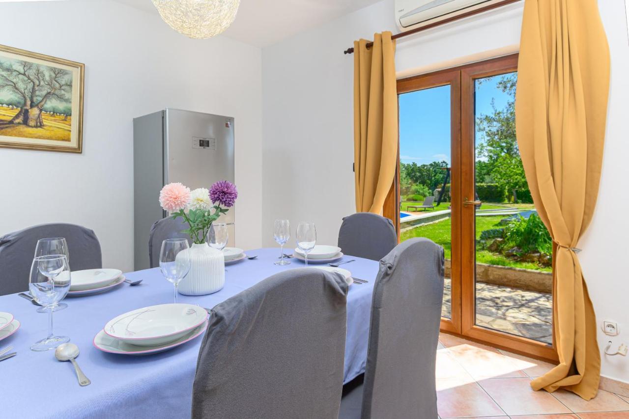 Villa Carla With Private Pool & Kids Playground - Pet Friendly Mutvoran Buitenkant foto