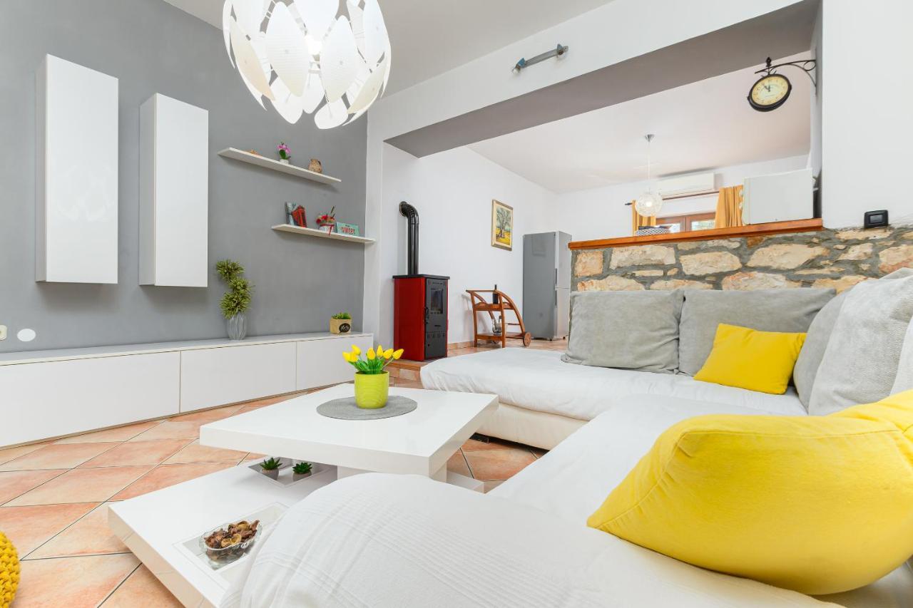 Villa Carla With Private Pool & Kids Playground - Pet Friendly Mutvoran Buitenkant foto